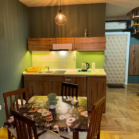 Aleksei Apartman *