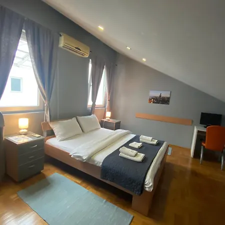 Aleksei Apartment *